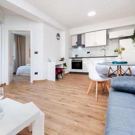רוביני Apartments Sunrise & Sunset מראה חיצוני תמונה
