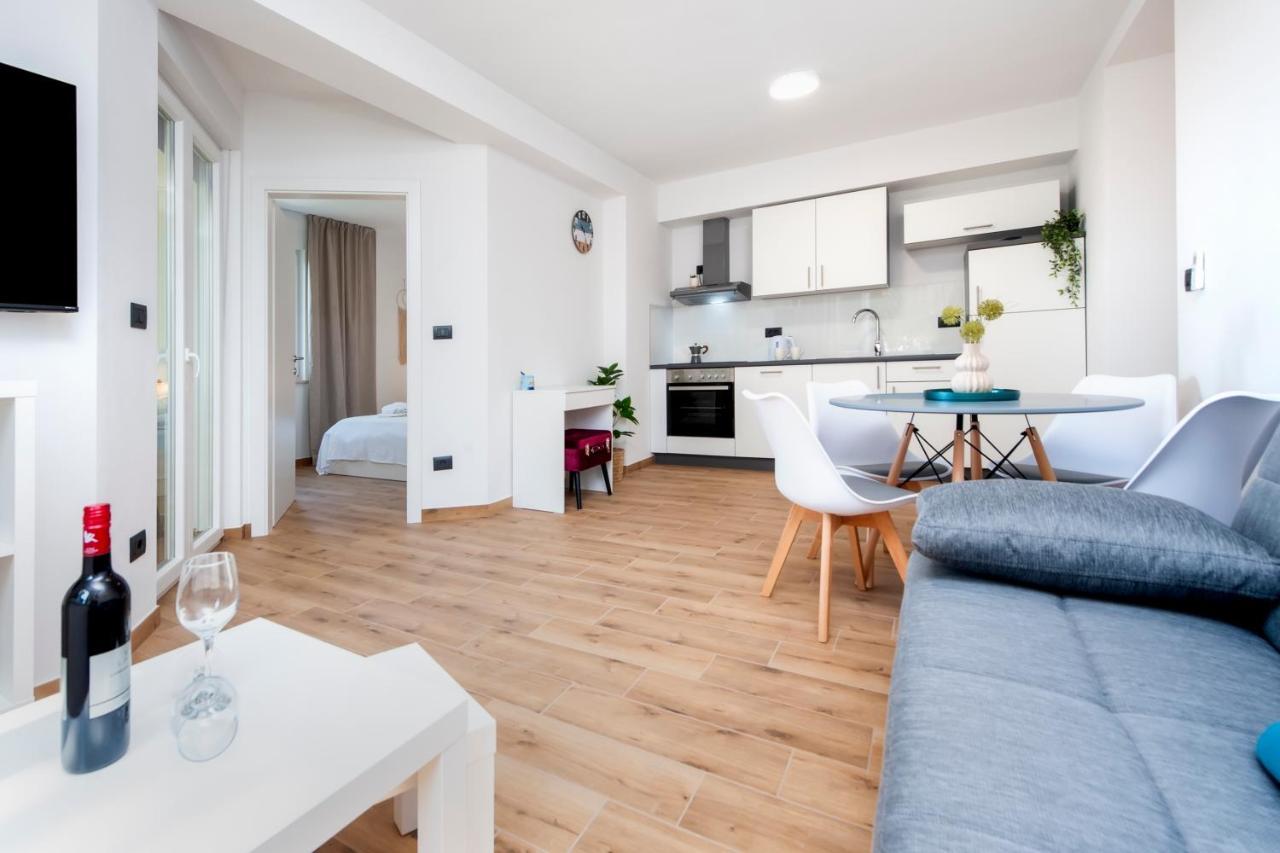 רוביני Apartments Sunrise & Sunset מראה חיצוני תמונה