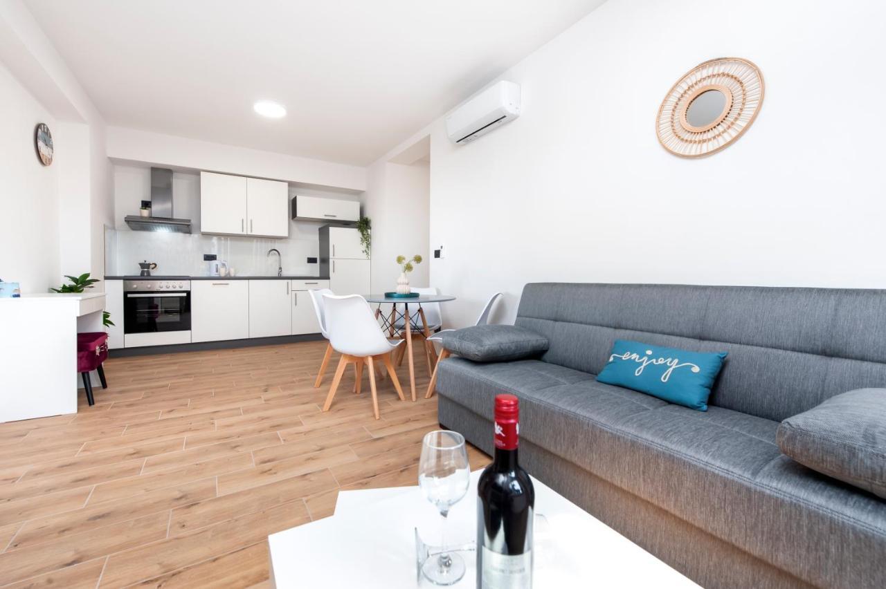 רוביני Apartments Sunrise & Sunset מראה חיצוני תמונה