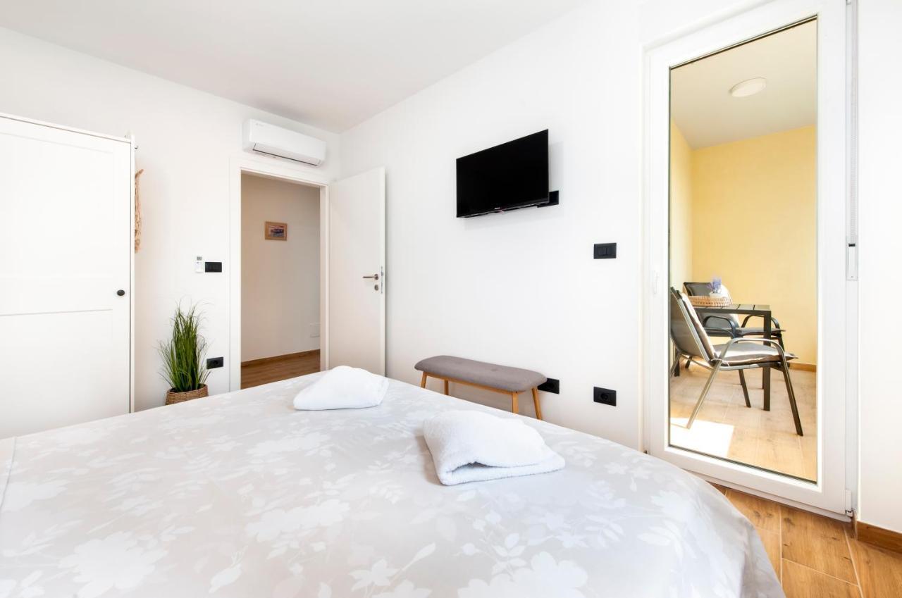 רוביני Apartments Sunrise & Sunset מראה חיצוני תמונה