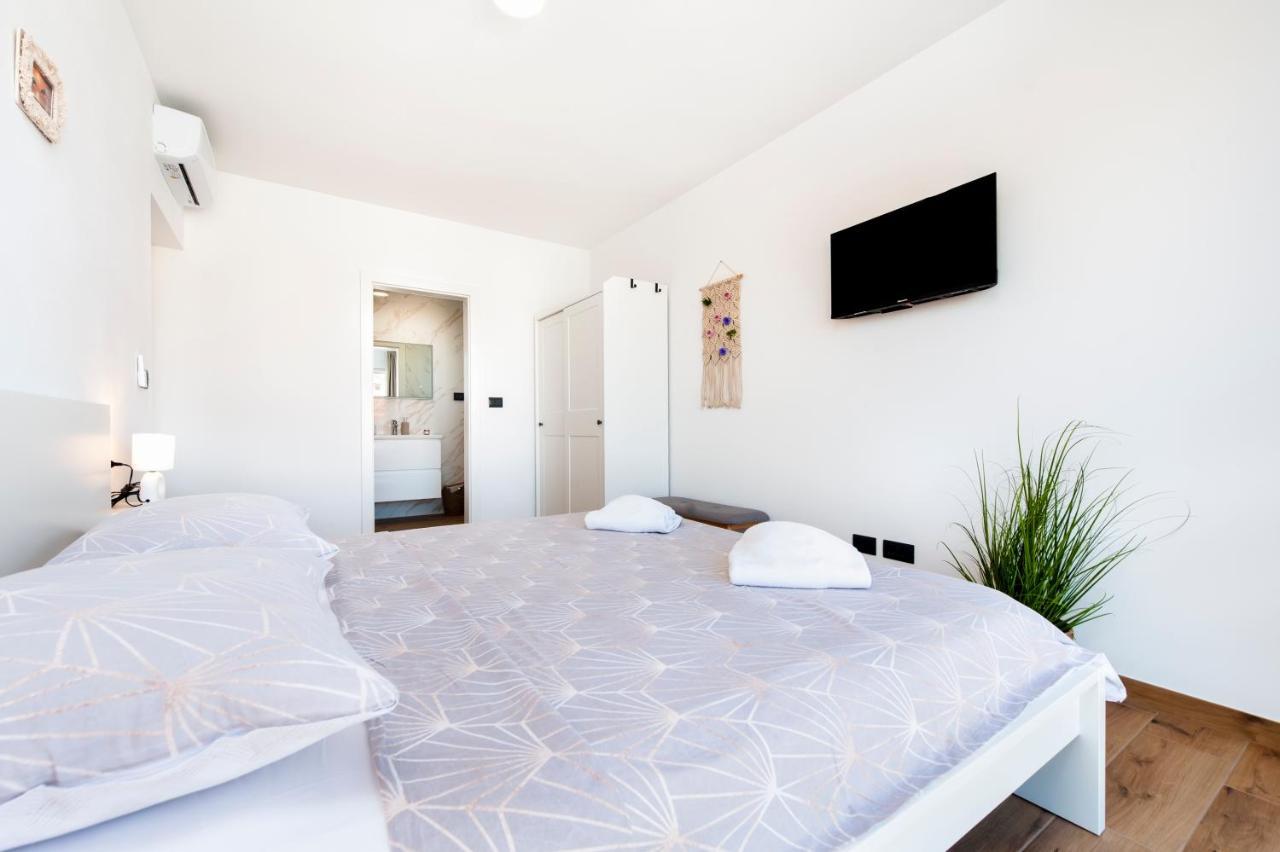רוביני Apartments Sunrise & Sunset מראה חיצוני תמונה