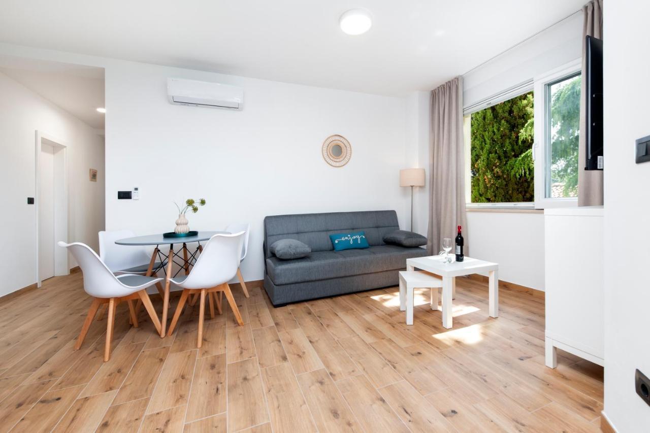 רוביני Apartments Sunrise & Sunset מראה חיצוני תמונה